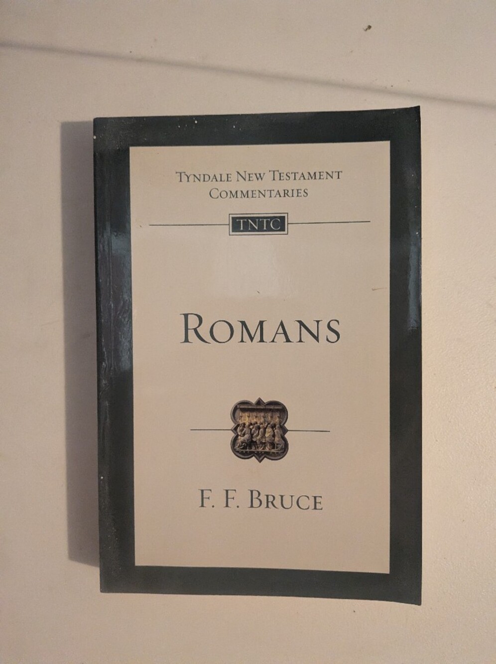 Romans Tyndale New Testament Commentary Hardcover - Cream and Black